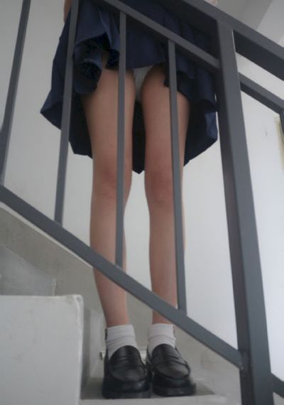 埋进腿间舌头使劲添动态图
