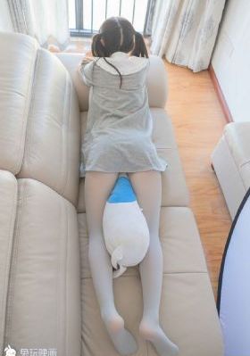 不扣钮的女孩在线