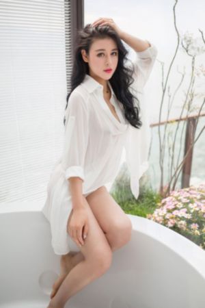 美女私密尿孔18