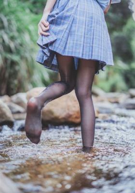 春潮烂漫满堂红