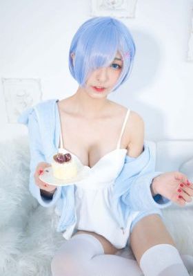 乖巧翘臀男仆被主人调教电影